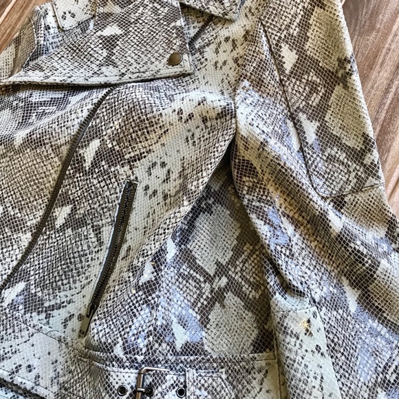 🌈Banana Republic🌈Snake print Real leather Moto Jacket - Picture 4 of 8
